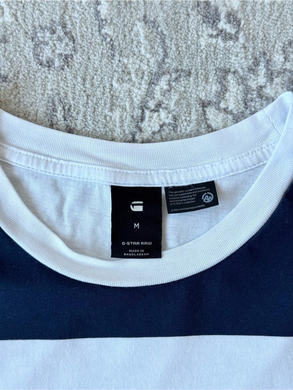 G-Star Raw White Tee with Large Black & Navy Graphic - 100% Cotton - Size M - Picture 4 of 7